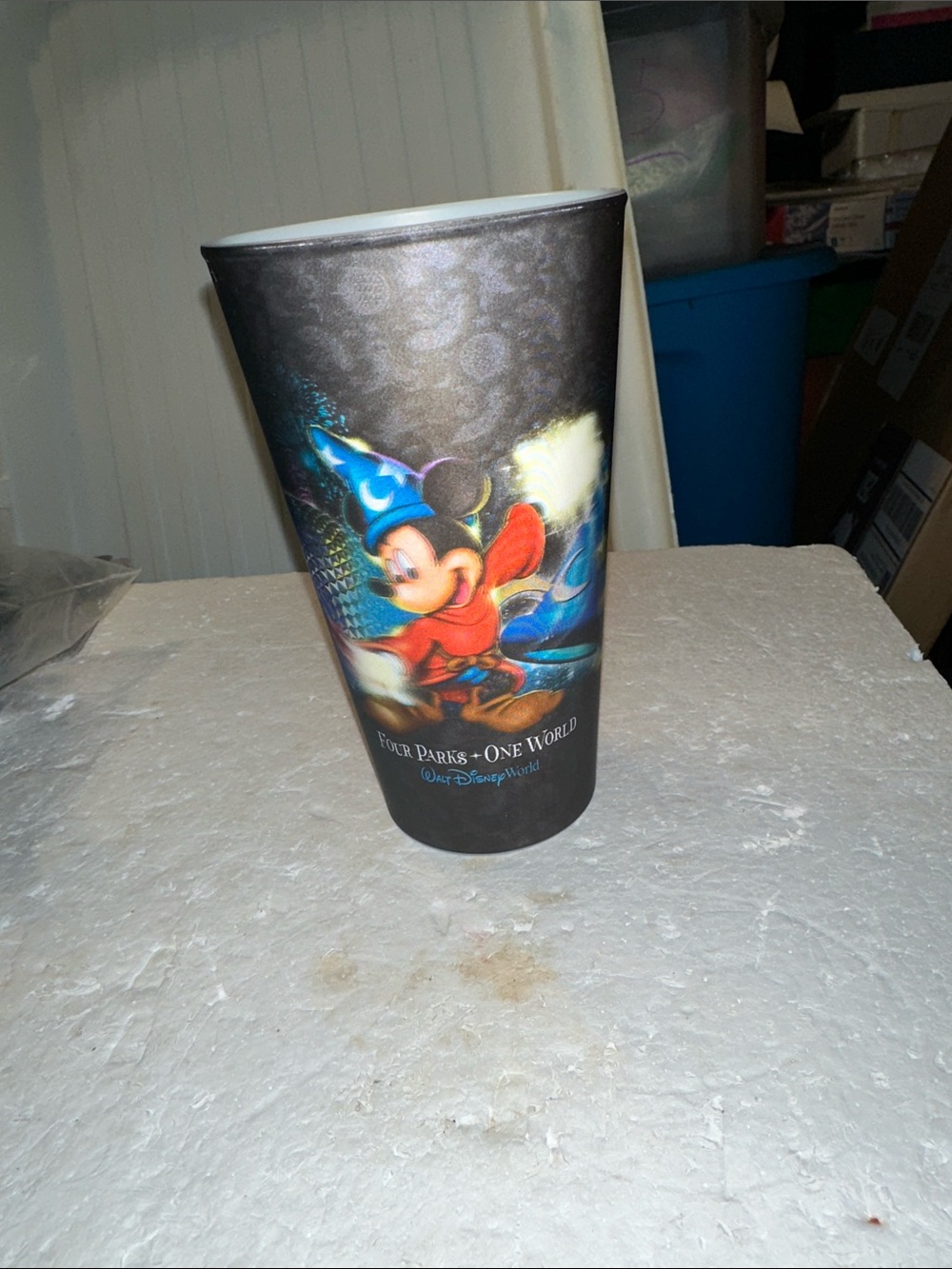 Walt Disney World holographic plastic tumbler